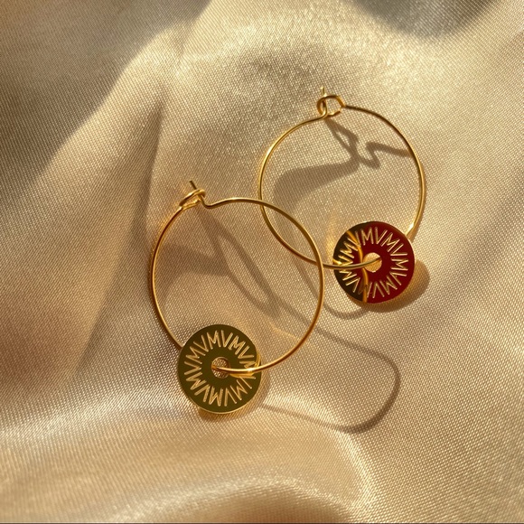 💙18K Goldplated Charm Hoops Earrings - Picture 11 of 14